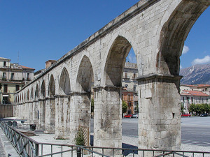 Sulmona: acquedotto medievale