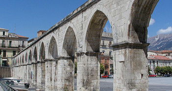 Sulmona: acquedotto medievale