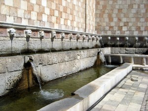 L'Aquila: Fontana delle 99 cannelle