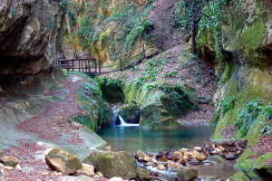 Il fiume Alento nei pressi delle tombe rupestri